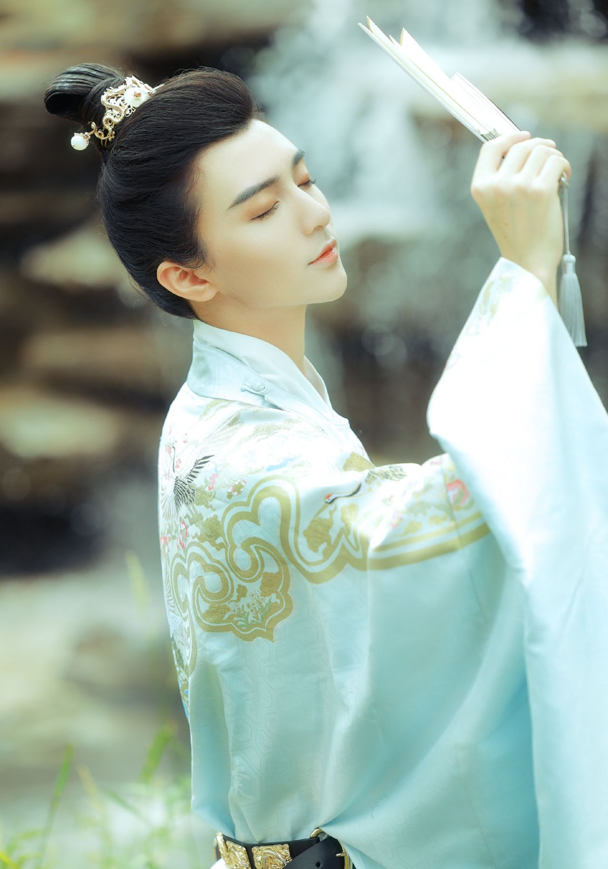 鹤川颜值真高,穿汉服好有"温柔王爷范",小说里的男主有脸了